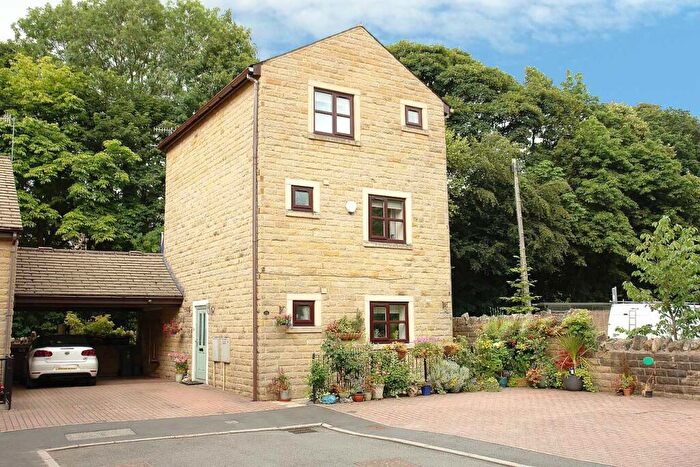 4 Bedroom Link Detached House For Sale In Valley Mews, Greenfield, Saddleworth, OL3