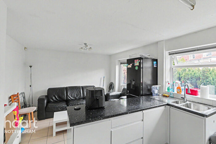 4 Bedroom Detached House To Rent In Ingham Grove, Nottingham, NG7