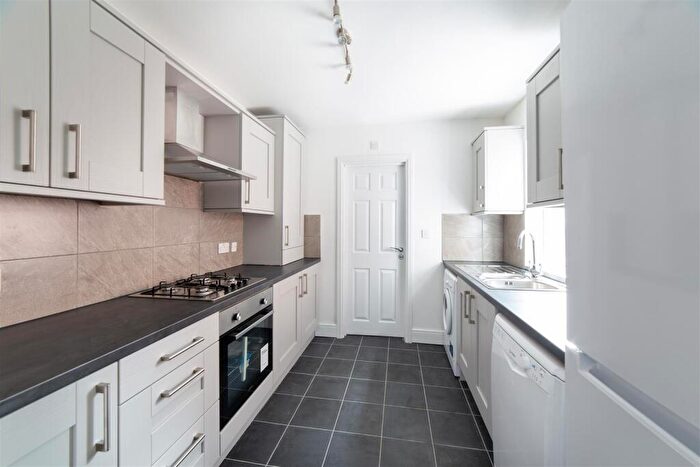 2 Bedroom Flat To Rent In Biddlestone Road, Heaton, NE6