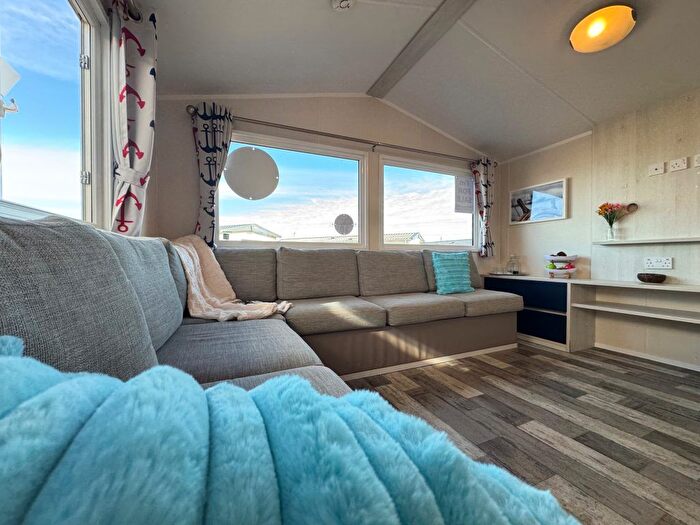 2 Bedroom Mobile/park Home For Sale In Eastbourne Road, Pevensey Bay, Pevensey, BN24