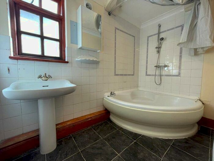 5 Bedroom Terraced House To Rent In Brading Road, Brighton, BN2