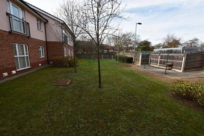 1 Bedroom Flat For Sale In Little Gypps Close, Canvey Island, SS8