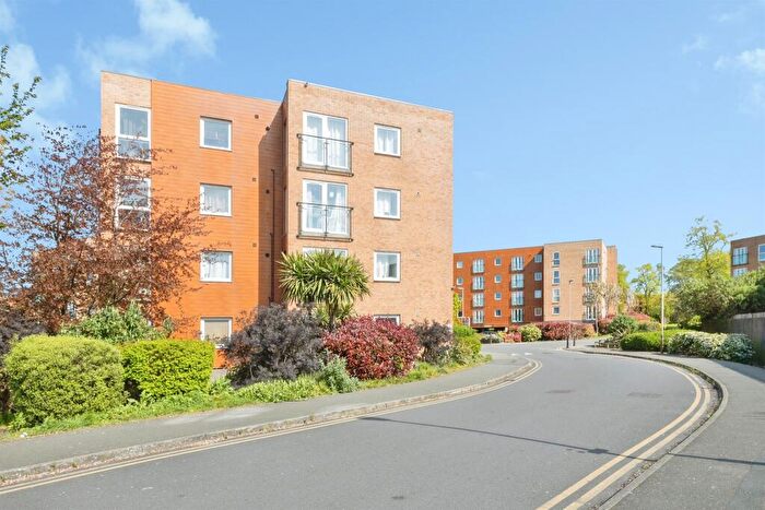 2 Bedroom Apartment For Sale In Pavilion Close, Leicester, LE2