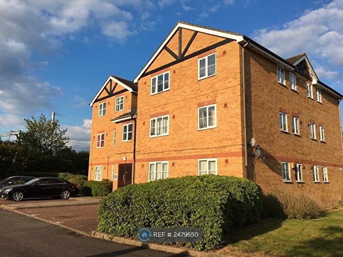 2 Bedroom Flat To Rent In Maplin Park, Slough, SL3