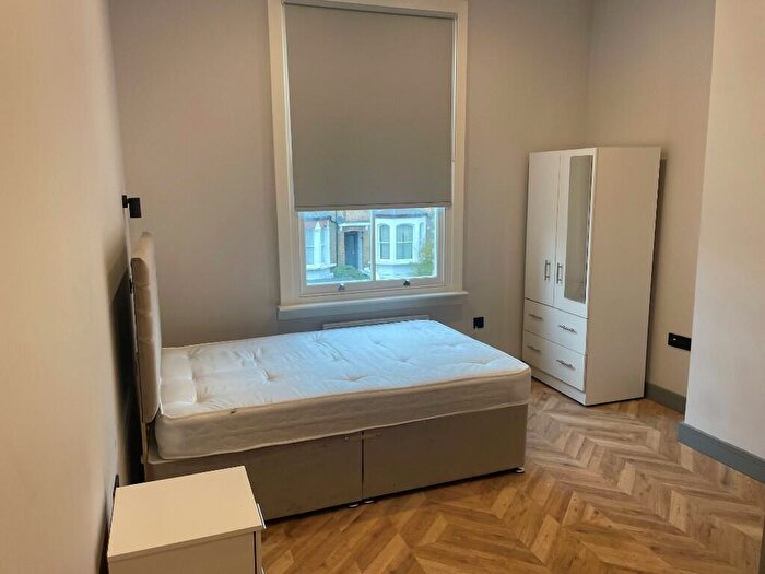 Studio To Rent In Tufnell Park Road, London, N7