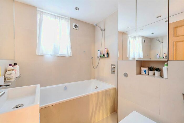 2 Bedroom Flat For Sale In Fitzjohn's Avenue, Hampstead Village, NW3
