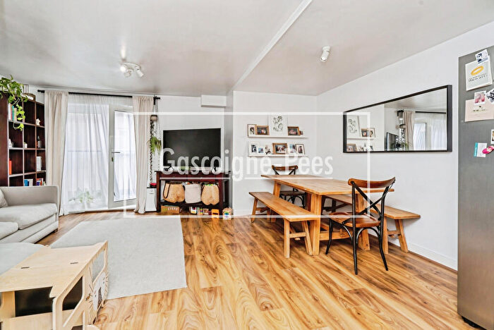 1 Bedroom Apartment To Rent In Rosemount Avenue, West Byfleet, KT14