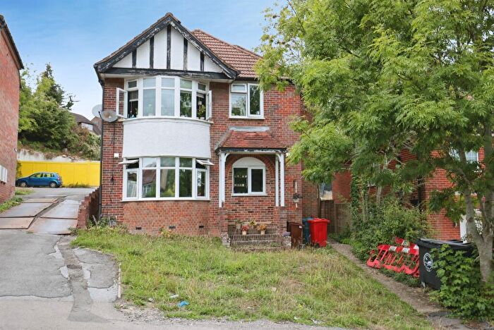 2 Bedroom Flat For Sale In Whitelands Road, High Wycombe, HP12