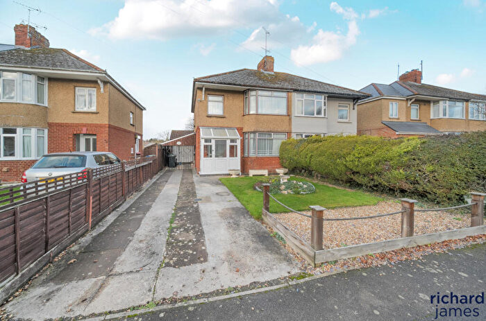 3 Bedroom Semi Detached House For Sale In Dunnington Road, Royal Wootton Bassett, SN4