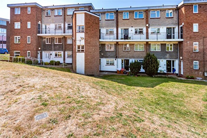 2 Bedroom Maisonette For Sale In Victor Close, Hornchurch, RM12