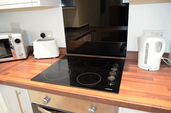 2 Bedroom Apartment To Rent In - Embankment Road, Flat A, PL4