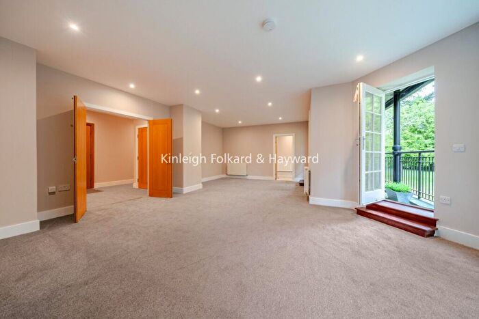 2 Bedroom Flat To Rent In Holwood Estate, Westerham Road, Keston, Kent, BR2