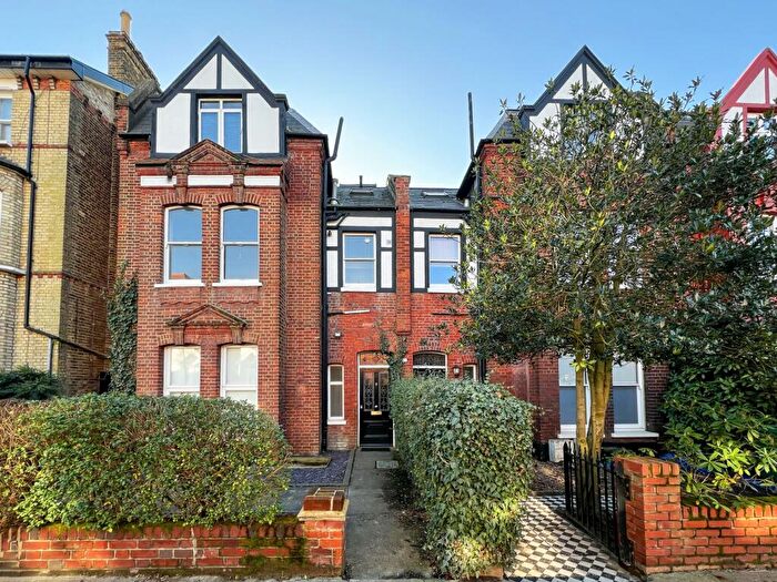 2 Bedroom Apartment To Rent In Weech Road, West Hampstead, NW6