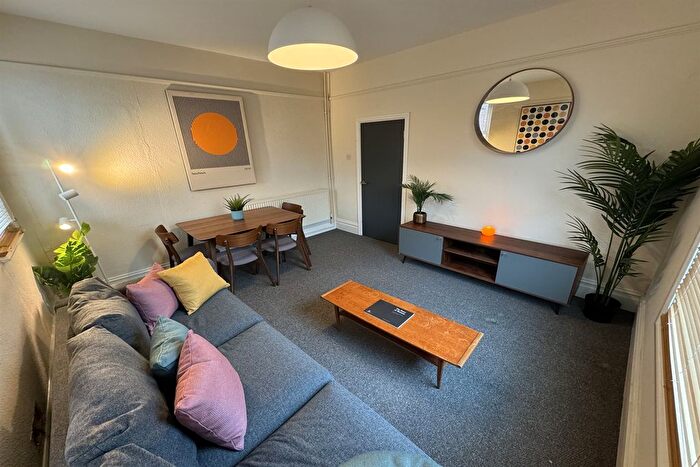 2 Bedroom Flat To Rent In Lily Grove, Beeston, NG9