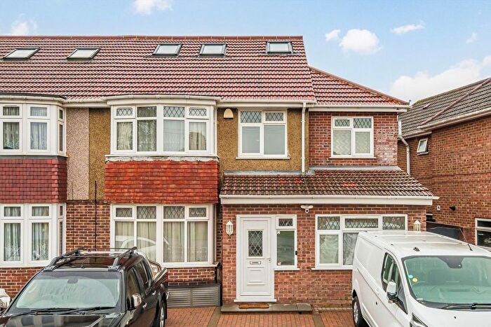 3 Bedroom Property To Rent In Stirling Road, Isleworth, UB3