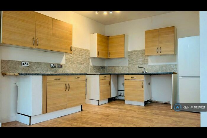 2 Bedroom Flat To Rent In Spring Bank, Hull, HU3