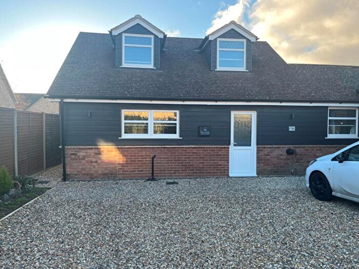 1 Bedroom Chalet To Rent In Holmsey Green, Beck Row, IP28