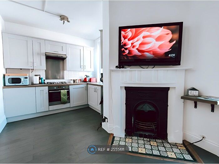 2 Bedroom Flat To Rent In Twickenham, Twickenham, TW1