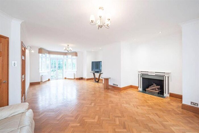 5 Bedroom Detached House To Rent In Crespigny Road, Hendon, NW4
