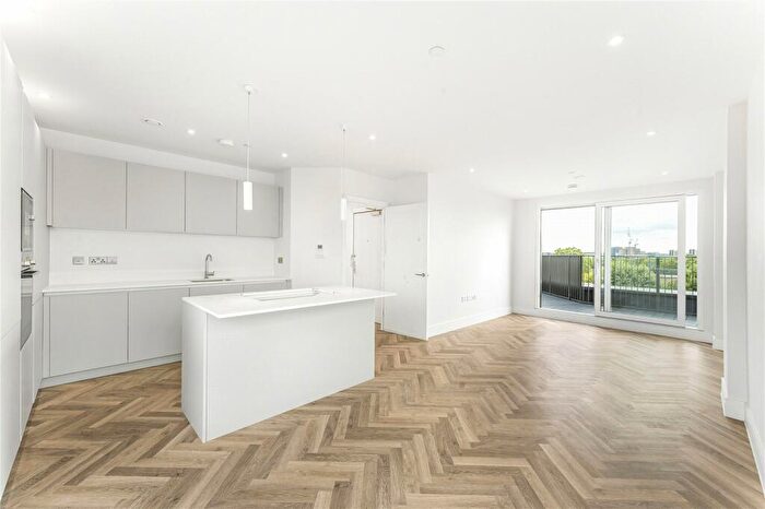 3 Bedroom Apartment To Rent In Bombay, London, SE16