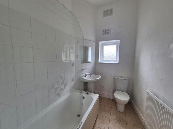 2 Bedroom End Of Terrace House To Rent In Cheetham Hill Road, Dukinfield, SK16