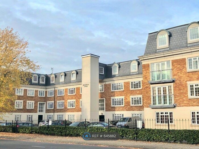 3 Bedroom Flat To Rent In Brompton Court, Bromley, BR1