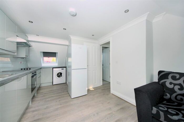 1 Bedroom Flat To Rent In Cecil Road, London, W3