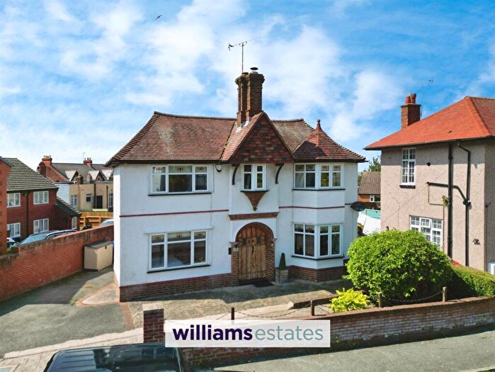 4 Bedroom Detached House For Sale In Clwyd Avenue, Prestatyn, LL19