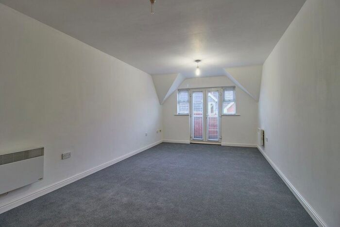2 Bedroom Flat To Rent In Southfield Road, Hinckley, LE10