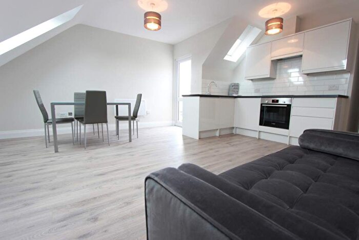 1 Bedroom Flat To Rent In Chase Side, London, N14