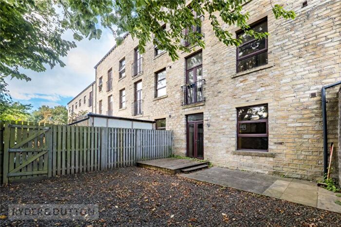 1 Bedroom Apartment For Sale In New Hey Road, Marsh, Huddersfield, West Yorkshire, HD3