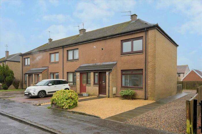 2 Bedroom End Of Terrace House To Rent In Kirkwood Avenue, FK2