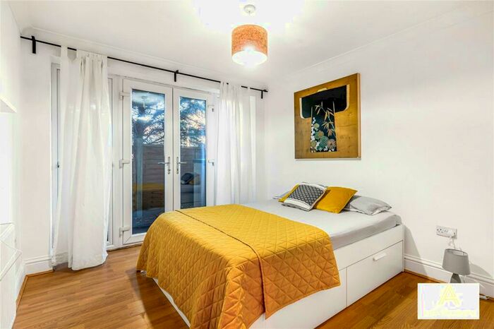 2 Bedroom Apartment To Rent In Tower Mews, London, E17