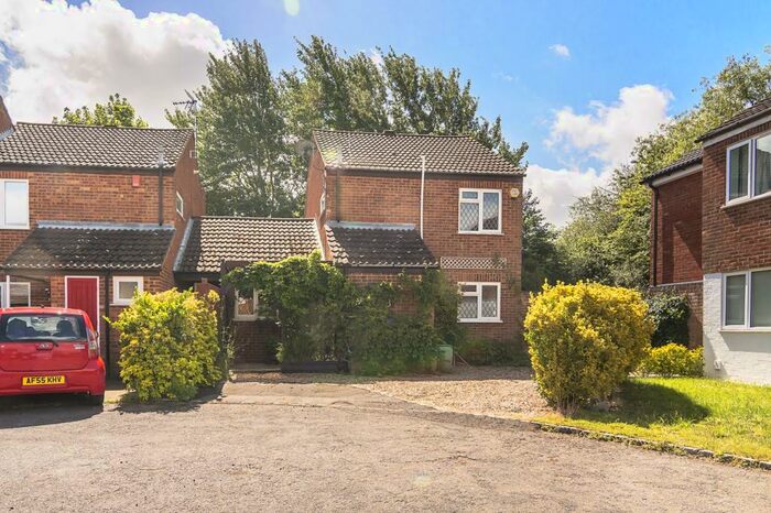 3 Bedroom Link Detached House To Rent In Granes End, Great Linford, MK14