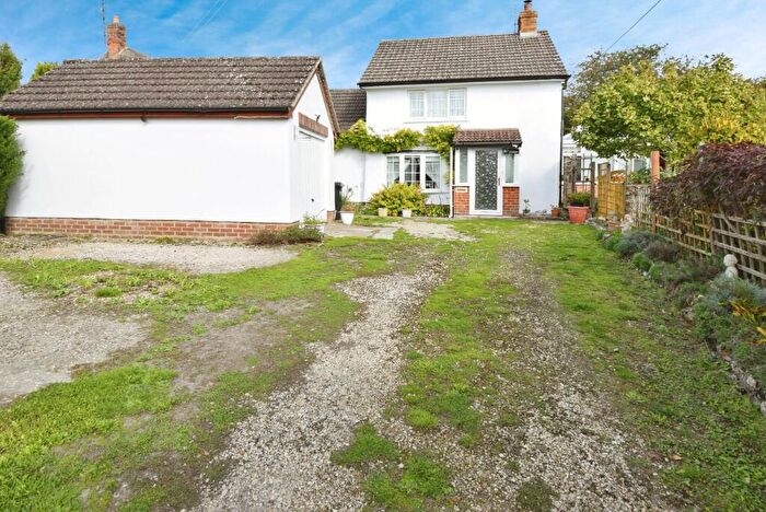 3 Bedroom Detached House For Sale In College Road, Durrington, SP4