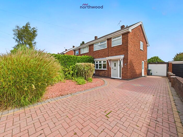3 Bedroom Semi-Detached House For Sale In Pine Close, Summerhill, Wrexham, LL11