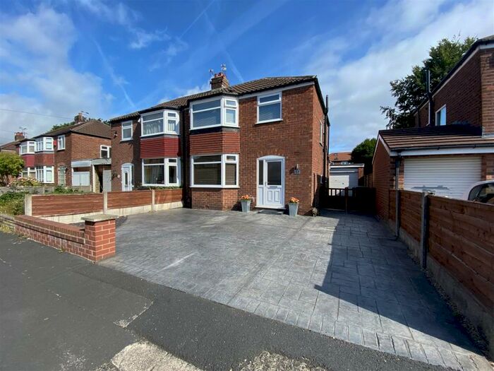 3 Bedroom Semi-Detached House To Rent In Newlyn Drive, Sale, M33