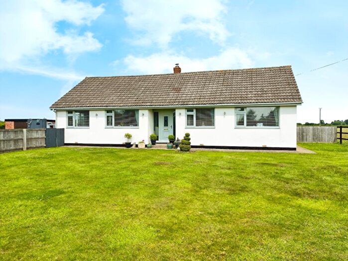 3 Bedroom Bungalow For Sale In Main Road, Scalby, Gilberdyke, Brough, HU15
