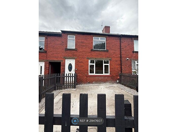 3 Bedroom Terraced House To Rent In Highgate Crescent, Huddersfield, HD8