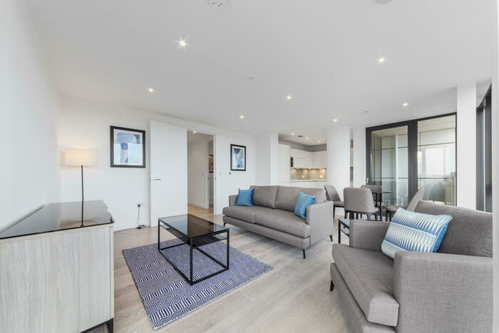 2 Bedroom Apartment To Rent In City North Place, London, N4