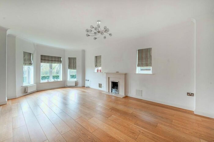 6 Bedroom Detached House To Rent In Padelford Lane, Stanmore, HA7