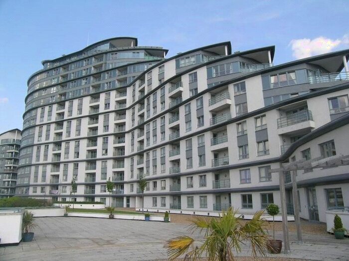 2 Bedroom Flat To Rent In Station Approach, Woking, Surrey, GU22