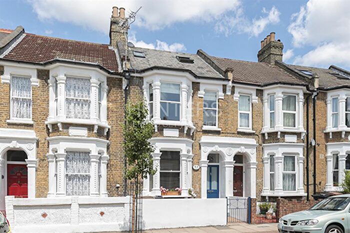 2 Bedroom Flat For Sale In Prince George Road, London, N16