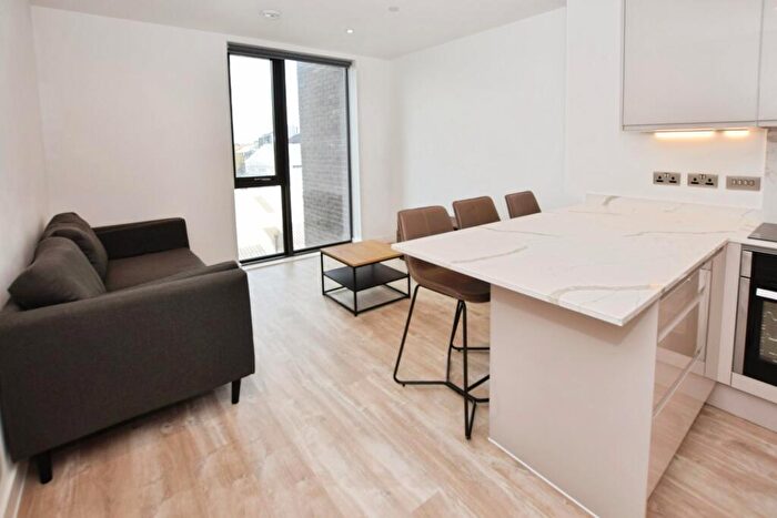 2 Bedroom Flat To Rent In Fif, Queen Street, Salford, Manchester, M3