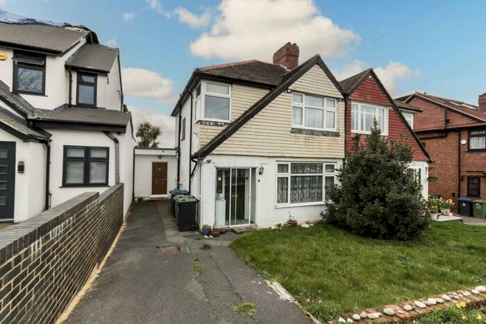 4 Bedroom Semi-Detached House To Rent In Oakdene Drive, Surbiton, KT5