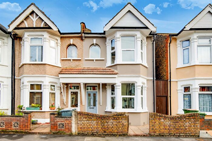3 Bedroom End Of Terrace House To Rent In Brampton Road, East Ham, E6
