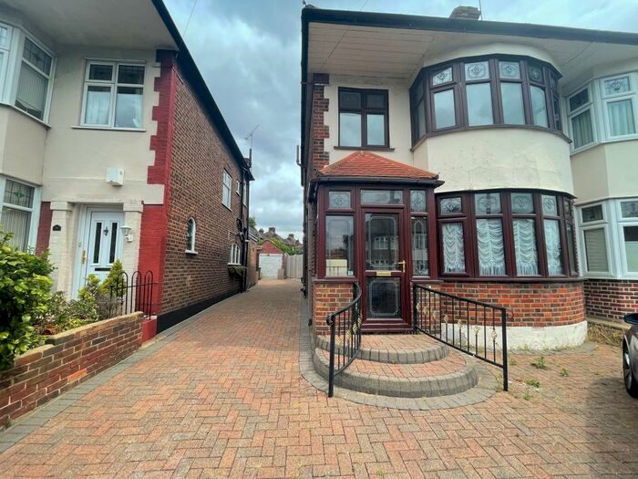 3 Bedroom Semi-Detached House To Rent In Foresters Drive, Walthamstow, E17