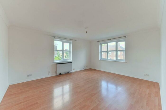 2 Bedroom Flat To Rent In Somerville Road, Penge, London, SE20