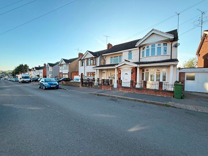 10 Bedroom Detached House To Rent In Tudor Road, Luton, LU3