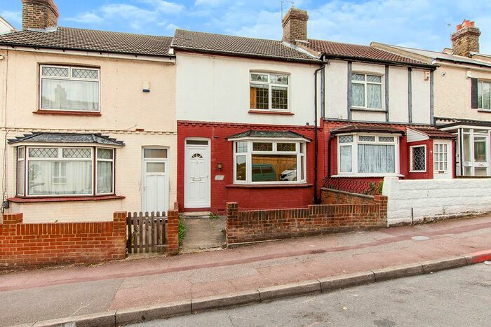 4 Bedroom Terraced House To Rent In Castle Road, Chatham, Kent, ME4